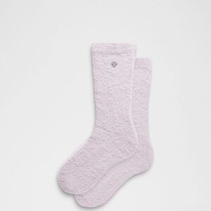 NWT Lululemon Unisex Fuzzy Crew Socks Size M Sheer Violet